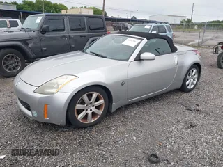 2005 Nissan 350Z Touring z VIN JN1AZ36A25M759800, wystawiony jako IAAI lot #42327063 z przebiegiem 100 940 mil mil oraz . Historia ofert i sprzedaży dostępna na DreamBid. Obrazek 2.