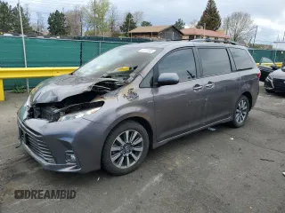 2020 Toyota Sienna XLE z VIN 5TDDZ3DC0LS242575, wystawiony jako Copart lot #54747655 z przebiegiem Nie podano mil oraz Szkoda całkowita • Salvage title. Historia ofert i sprzedaży dostępna na DreamBid. Obrazek 1.