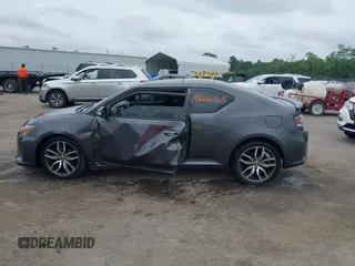 2015 Scion tC z VIN JTKJF5C75F3089895, wystawiony jako IAAI lot #42226465 z przebiegiem 106 694 mil mil oraz . Historia ofert i sprzedaży dostępna na DreamBid. Obrazek 14.