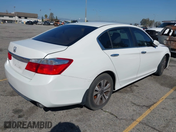 2015 Honda Accord Sedan LX with VIN 1HGCR2F33FA204165, listed as a IAAI auction lot 41631780 with 92,182 mi miles. Bid and sale history available at carsss.com. Image 4.