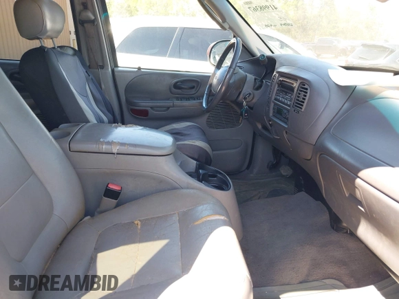 2003 Ford F-150 XLT with VIN 1FTRW08L83KC00394, listed as a IAAI auction lot 41998367 with 235,868 mi miles. Bid and sale history available at carsss.com. Image 5.