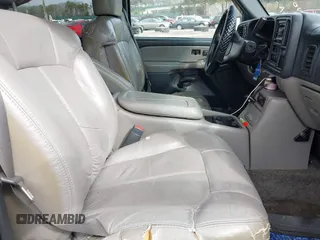 2001 Chevrolet Suburban LT with VIN 3GNGK26U21G248043, listed as a IAAI auction lot 41995982 with 193,898 mi miles. Bid and sale history available at carsss.com. Image 5.