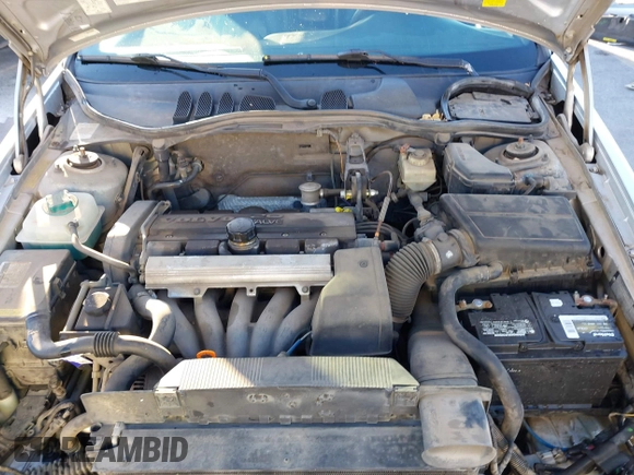 1998 Volvo S70 with VIN YV1LS5571W1502619, listed as a IAAI auction lot 40957692 with 268,926 mi miles. Bid and sale history available at carsss.com. Image 10.