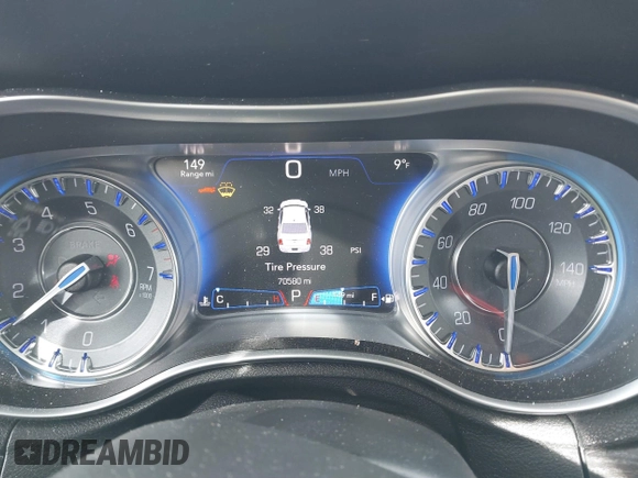 2015 Chrysler 300 Limited with VIN 2C3CCARG8FH756811, listed as a IAAI auction lot 41614649 with 70,580 mi miles. Bid and sale history available at carsss.com. Image 7.