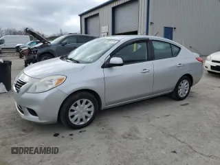2012 Nissan Versa SV z VIN 3N1CN7AP3CL819016, wystawiony jako Copart lot #88011415 z przebiegiem 124 451 mil mil oraz Szkoda całkowita • Salvage title. Historia ofert i sprzedaży dostępna na DreamBid. Obrazek 1.