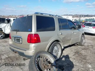 2006 Lincoln Navigator Luxury with VIN 5LMFU28556LJ11069, listed as a IAAI auction lot 41336059 with 117,003 mi miles. Bid and sale history available at carsss.com. Image 4.