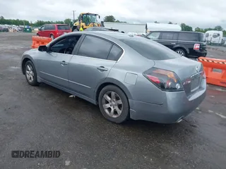 2009 Nissan Altima 2.5 z VIN 1N4AL21E09N492438, wystawiony jako IAAI lot #42267476 z przebiegiem 142 530 mil mil oraz . Historia ofert i sprzedaży dostępna na DreamBid. Obrazek 3.