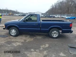 2003 GMC Sonoma SLS with VIN 1GTCS14H138228849, listed as a IAAI auction lot 41541363 with 217,969 mi miles. Bid and sale history available at carsss.com. Image 14.
