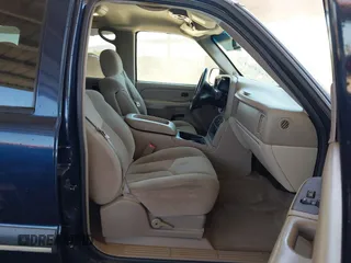 2004 Chevrolet Tahoe LS with VIN 1GNEC13T14R167811, listed as a IAAI auction lot 42074475 with 267,196 mi miles. Bid and sale history available at carsss.com. Image 5.