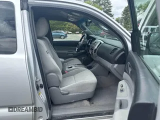 2010 Toyota Tacoma z VIN 5TEUU4EN8AZ748031, wystawiony jako IAAI lot #42313462 z przebiegiem 293 983 mil mil oraz . Historia ofert i sprzedaży dostępna na DreamBid. Obrazek 5.