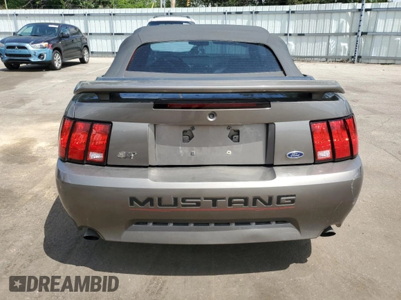 2002 Ford Mustang GT Deluxe z VIN 1FAFP45X02F235247, wystawiony jako Copart lot #57146565 z przebiegiem 213 776 mil mil oraz Czysty tytuł • Clean title. Historia ofert i sprzedaży dostępna na DreamBid. Obrazek 6.