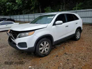 2012 Kia Sorento LX z VIN 5XYKT3A13CG233510, wystawiony jako Copart lot #58978885 z przebiegiem 150 621 mil mil oraz Szkoda całkowita • Salvage title. Historia ofert i sprzedaży dostępna na DreamBid. Obrazek 1.