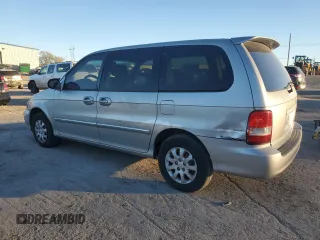 2004 Kia Sedona LX with VIN KNDUP131546611507, listed as a Copart auction lot 82050794 with 200,426 mi miles and Clean Title. Bid and sale history available at carsss.com. Image 2.
