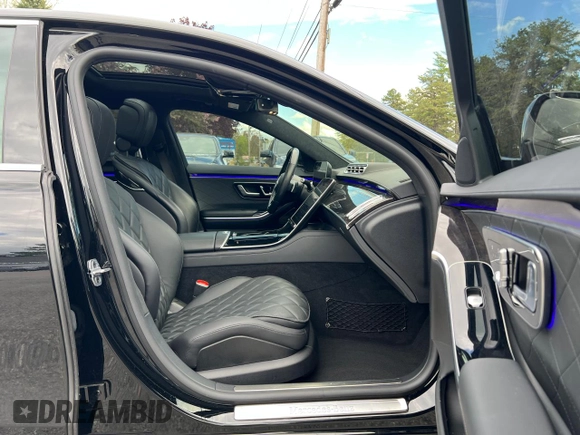 2022 Mercedes-Benz S 580 with VIN W1K6G7GB5NA132541, listed as a Copart auction lot 56436665 with 95,609 mi miles and Clean Title. Bid and sale history available at DreamBid. Image 5.