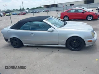 2001 Mercedes-Benz CLK 320/430 z VIN WDBLK70G71T074205, wystawiony jako IAAI lot #42319109 z przebiegiem 214 707 mil mil oraz . Historia ofert i sprzedaży dostępna na DreamBid. Obrazek 14.