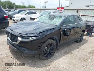 2024 Mazda CX-30 S Select Sport z VIN 3MVDMBBMXRM697784, wystawiony jako IAAI lot #42290201 z przebiegiem 17 040 mil mil oraz . Historia ofert i sprzedaży dostępna na DreamBid. Obrazek 2.