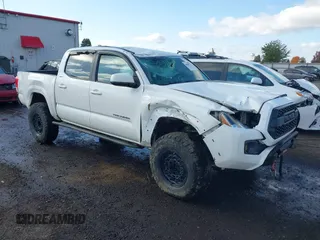 2017 Toyota Tacoma SR5 z VIN 3TMCZ5AN8HM088587, wystawiony jako IAAI lot #40668777 z przebiegiem 201 581 mil mil oraz . Historia ofert i sprzedaży dostępna na DreamBid. Obrazek 1.