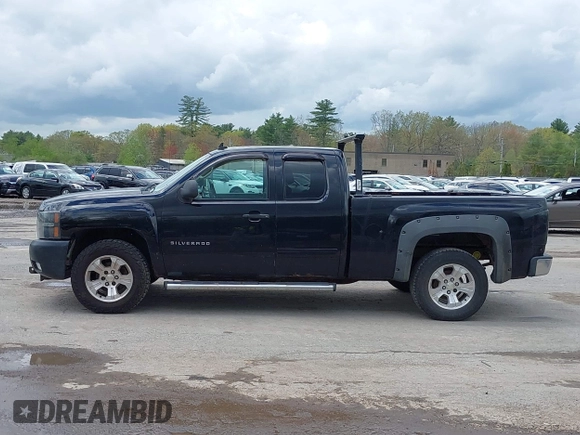 2010 Chevrolet Silverado 1500 LT with VIN 1GCSKSE39AZ110317, listed as a IAAI auction lot 42221533 with 296,468 mi miles and . Bid and sale history available at DreamBid. Image 14.