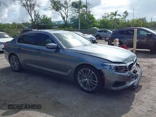2019 BMW 5 Series 530i с VIN WBAJA5C50KBX87929, выставлен на аукционе IAAI как лот 42546731 с пробегом 50 129 миль миль и . История ставок и продаж доступна на DreamBid. Изображение 1.