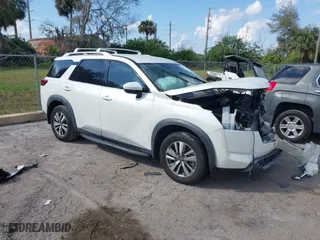 2022 Nissan Pathfinder SL with VIN 5N1DR3CA1NC200870, listed as a IAAI auction lot 41555994 with 30,046 mi miles. Bid and sale history available at carsss.com. Image 1.