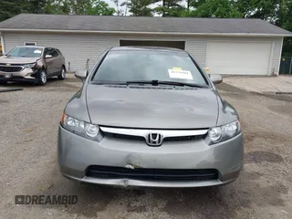2008 Honda Civic LX z VIN 1HGFA16548L091849, wystawiony jako IAAI lot #42378104 z przebiegiem 74 981 mil mil oraz . Historia ofert i sprzedaży dostępna na DreamBid. Obrazek 13.
