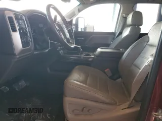2015 GMC Sierra 2500HD Denali z VIN 1GT120E83FF114643, wystawiony jako Copart lot #57632835 z przebiegiem 166 561 mil mil oraz Szkoda całkowita • Salvage title. Historia ofert i sprzedaży dostępna na DreamBid. Obrazek 7.