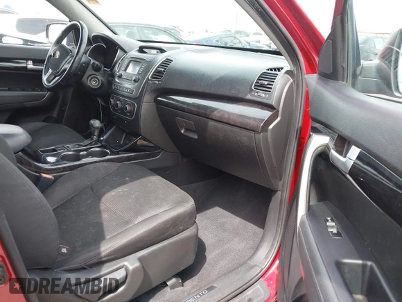2015 Kia Sorento LX with VIN 5XYKT4A62FG618479, listed as a IAAI auction lot 41934079 with 107,747 mi miles. Bid and sale history available at carsss.com. Image 5.