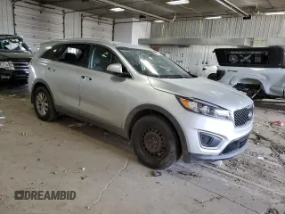2017 Kia Sorento LX z VIN 5XYPG4A33HG218448, wystawiony jako Copart lot #54915605 z przebiegiem 102 932 mil mil oraz Czysty tytuł • Clean title. Historia ofert i sprzedaży dostępna na DreamBid. Obrazek 4.