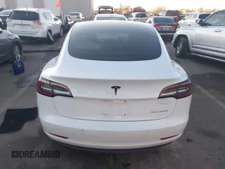 2018 Tesla Model 3 Long Range Battery z VIN 5YJ3E1EB4JF067895, wystawiony jako IAAI lot #41280101 z przebiegiem Nie podano mil oraz . Historia ofert i sprzedaży dostępna na DreamBid. Obrazek 15.