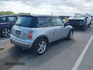 2003 MINI Hardtop z VIN WMWRC334X3TC43283, wystawiony jako IAAI lot #42112892 z przebiegiem 87 513 mil mil oraz . Historia ofert i sprzedaży dostępna na DreamBid. Obrazek 4.