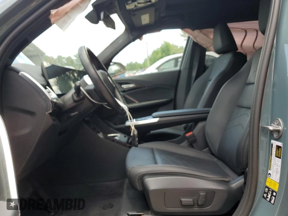 2023 BMW X1 xDrive28i с VIN WBX73EF01P5X46824, выставлен на аукционе Copart как лот 60524155 с пробегом 59 957 миль миль и Чистый • Clean title. История ставок и продаж доступна на DreamBid. Изображение 7.