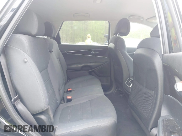 2016 Kia Sorento LX with VIN 5XYPG4A33GG151073, listed as a IAAI auction lot 41947006 with 161,164 mi miles. Bid and sale history available at carsss.com. Image 8.