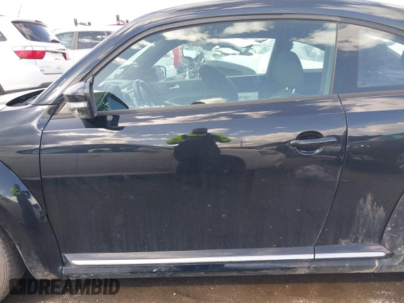 2019 Volkswagen Beetle S с VIN 3VWFD7ATXKM709046, выставлен на аукционе IAAI как лот 41701695 с пробегом 103 043 миль миль и . История ставок и продаж доступна на DreamBid. Изображение 14.