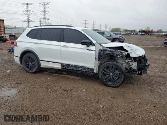 2022 Volkswagen Tiguan SE R-Line Black z VIN 3VVCB7AX1NM058135, wystawiony jako Copart lot #55125305 z przebiegiem 64 643 mil mil oraz Szkoda całkowita • Salvage title. Historia ofert i sprzedaży dostępna na DreamBid. Obrazek 4.