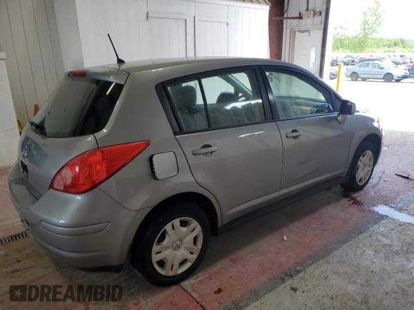 2011 Nissan Versa S z VIN 3N1BC1CP7BL409393, wystawiony jako Copart lot #60806585 z przebiegiem 147 149 mil mil oraz Szkoda całkowita • Salvage title. Historia ofert i sprzedaży dostępna na DreamBid. Obrazek 3.