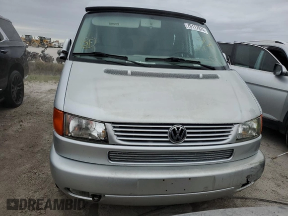 2003 Volkswagen EuroVan MV с VIN WV2NB47083H002700, выставлен на аукционе Copart как лот 76117874 с пробегом 186 942 миль миль и На запчасти • Non repairable. История ставок и продаж доступна на DreamBid. Изображение 5.