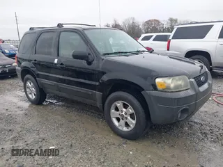 2005 Ford Escape XLT with VIN 1FMYU03155KD75479, listed as a IAAI auction lot 41757864 with 213,571 mi miles. Bid and sale history available at carsss.com. Image 1.