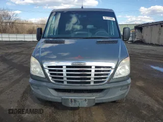 2013 Freightliner Sprinter with VIN WDYPE7CC4D5774571, listed as a Copart auction lot 50172995 with 151,533 mi miles and Clean Title. Bid and sale history available at DreamBid. Image 5.