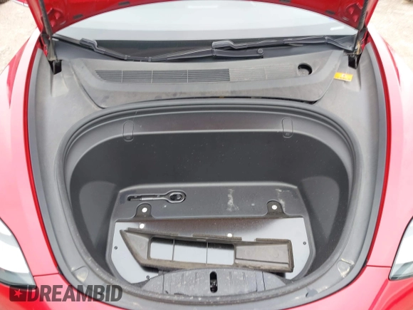 2018 Tesla Model 3 Long Range Battery z VIN 5YJ3E1EB8JF119898, wystawiony jako IAAI lot #42297445 z przebiegiem 29 555 mil mil oraz . Historia ofert i sprzedaży dostępna na DreamBid. Obrazek 10.