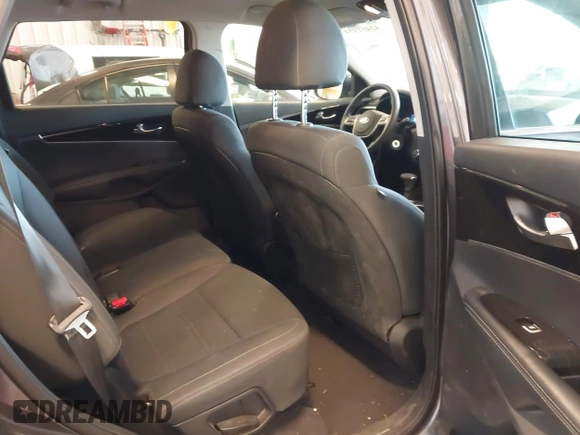 2019 Kia Sorento LX with VIN 5XYPGDA55KG556605, listed as a IAAI auction lot 42451151 with 83,171 mi miles and . Bid and sale history available at DreamBid. Image 8.