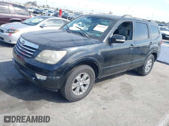 2009 Kia Borrego LX with VIN KNDJJ741095039023, listed as a IAAI auction lot 41696562 with 239,921 mi miles. Bid and sale history available at carsss.com. Image 2.