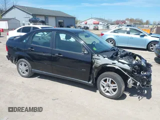 2000 Ford Focus SE with VIN 1FAFP3436YW262356, listed as a IAAI auction lot 42092884 with 123,618 mi miles and . Bid and sale history available at carsss.com. Image 1.