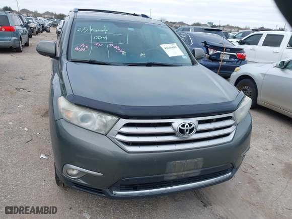 2013 Toyota Highlander Limited with VIN 5TDYK3EHXDS131968, listed as a IAAI auction lot 41610685 with 131,413 mi miles. Bid and sale history available at carsss.com. Image 13.