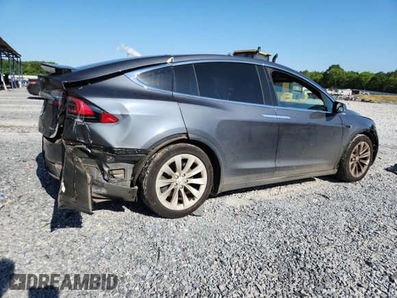 2017 Tesla Model X 90D z VIN 5YJXCBE22HF060645, wystawiony jako Copart lot #57907115 z przebiegiem 55 343 mil mil oraz Szkoda całkowita • Salvage title. Historia ofert i sprzedaży dostępna na DreamBid. Obrazek 3.