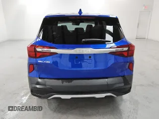 2023 Kia Seltos LX z VIN KNDEPCAA4P7462072, wystawiony jako Copart lot #46909565 z przebiegiem 54 268 mil mil oraz Tytuł czysty. Historia ofert i sprzedaży dostępna na DreamBid. Obrazek 6.