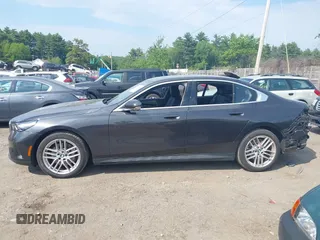 2024 BMW 5 Series 530i с VIN WBA43FJ03RCS39433, выставлен на аукционе IAAI как лот 42396985 с пробегом 2 327 миль миль и . История ставок и продаж доступна на DreamBid. Изображение 14.