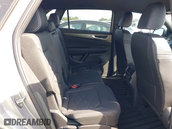 2024 Volkswagen Atlas SE with VIN 1V2WE2CA0RC201550, listed as a IAAI auction lot 42048995 with 47,181 mi miles and . Bid and sale history available at DreamBid. Image 8.