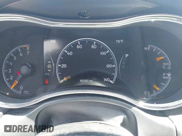 2019 Jeep Grand Cherokee Altitude z VIN 1C4RJEAG0KC778605, wystawiony jako IAAI lot #42286689 z przebiegiem 69 187 mil mil oraz . Historia ofert i sprzedaży dostępna na DreamBid. Obrazek 7.
