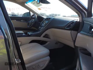 2017 Lincoln MKX Select with VIN 2LMPJ6KR1HBL41279, listed as a IAAI auction lot 41771085 with 37,068 mi miles. Bid and sale history available at carsss.com. Image 5.