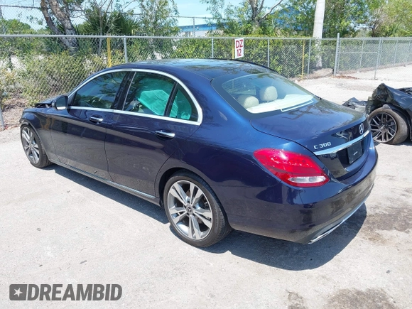 2017 Mercedes-Benz C 300 z VIN 55SWF4JB0HU219942, wystawiony jako IAAI lot #42227791 z przebiegiem 42 498 mil mil oraz . Historia ofert i sprzedaży dostępna na DreamBid. Obrazek 3.